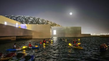 Full moon kayak tour at louvre Abu Dhabi